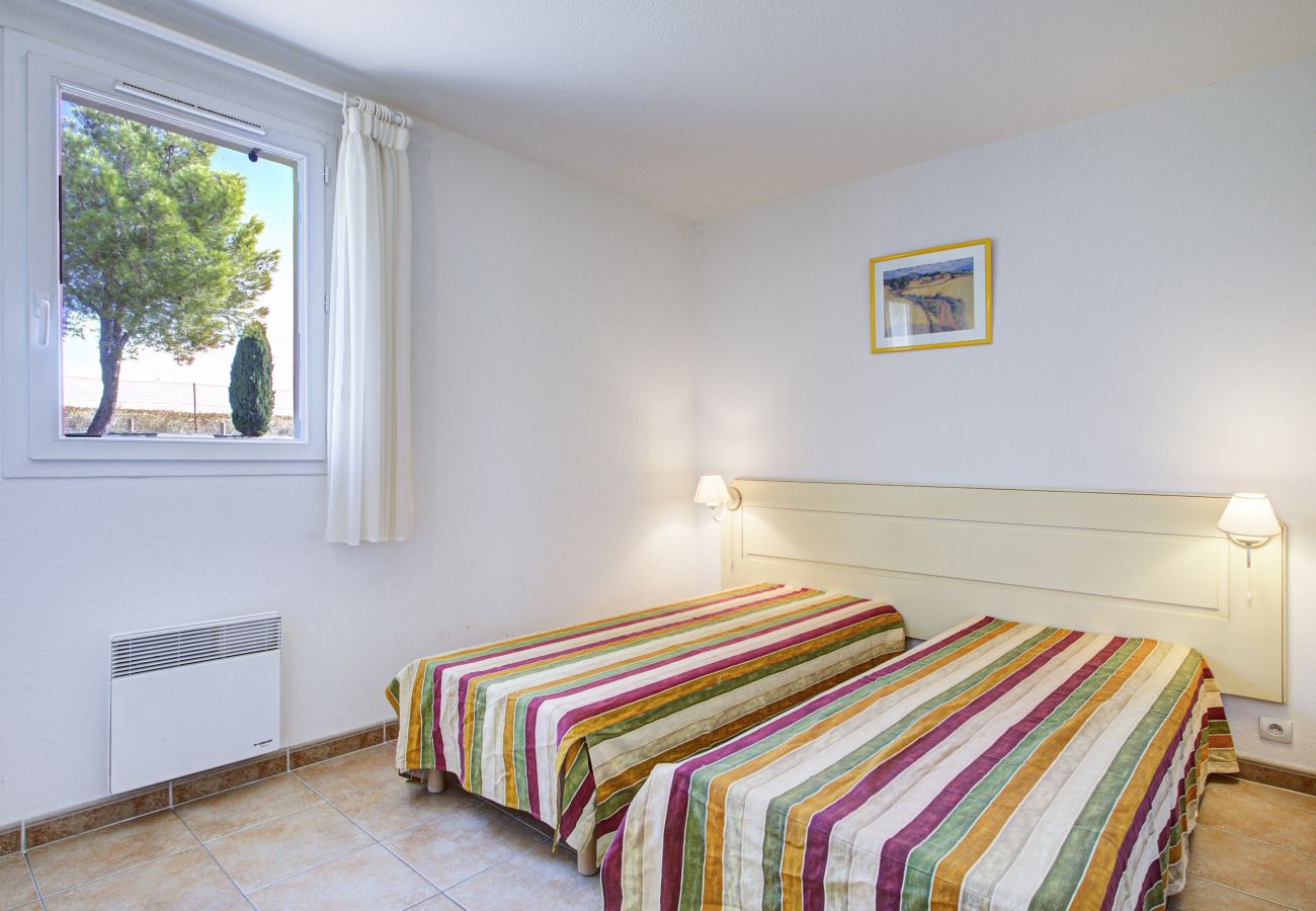House in Homps - South-facing villa 8 people with garden and swimming pool, near the lake