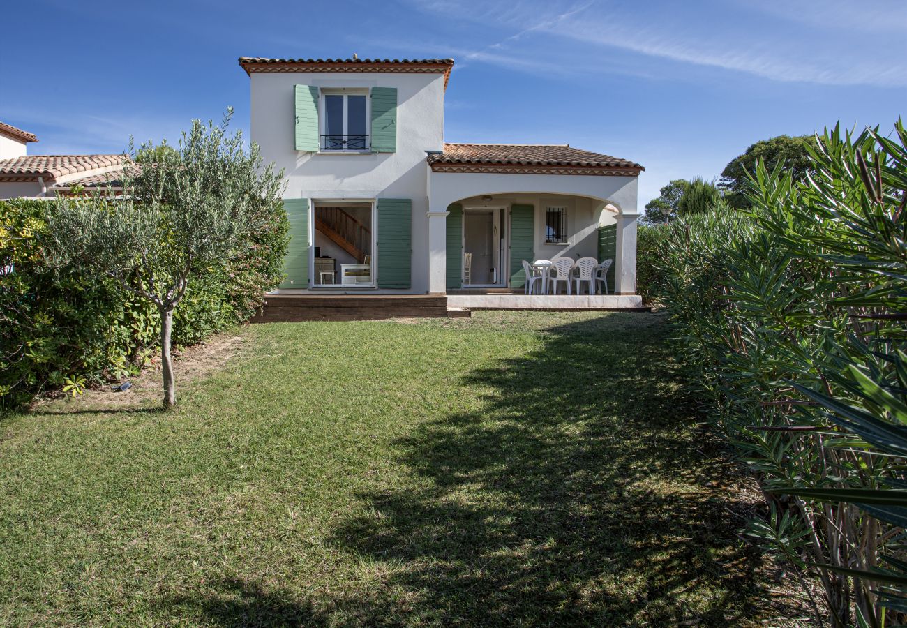 House in Homps - South-facing villa 8 people with garden and swimming pool, near the lake
