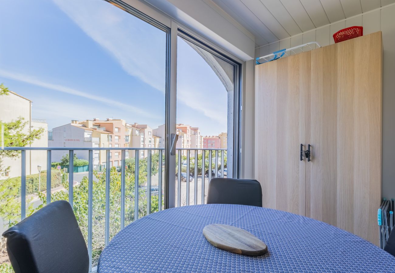 Studio in Agde - Small studio apartment, sleeps 4