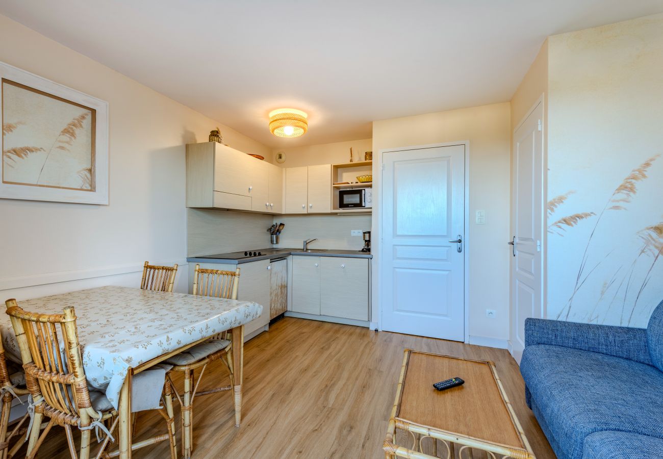 House in Saint-Nic - Charming house with outdoor space, sleeps 4, sea view