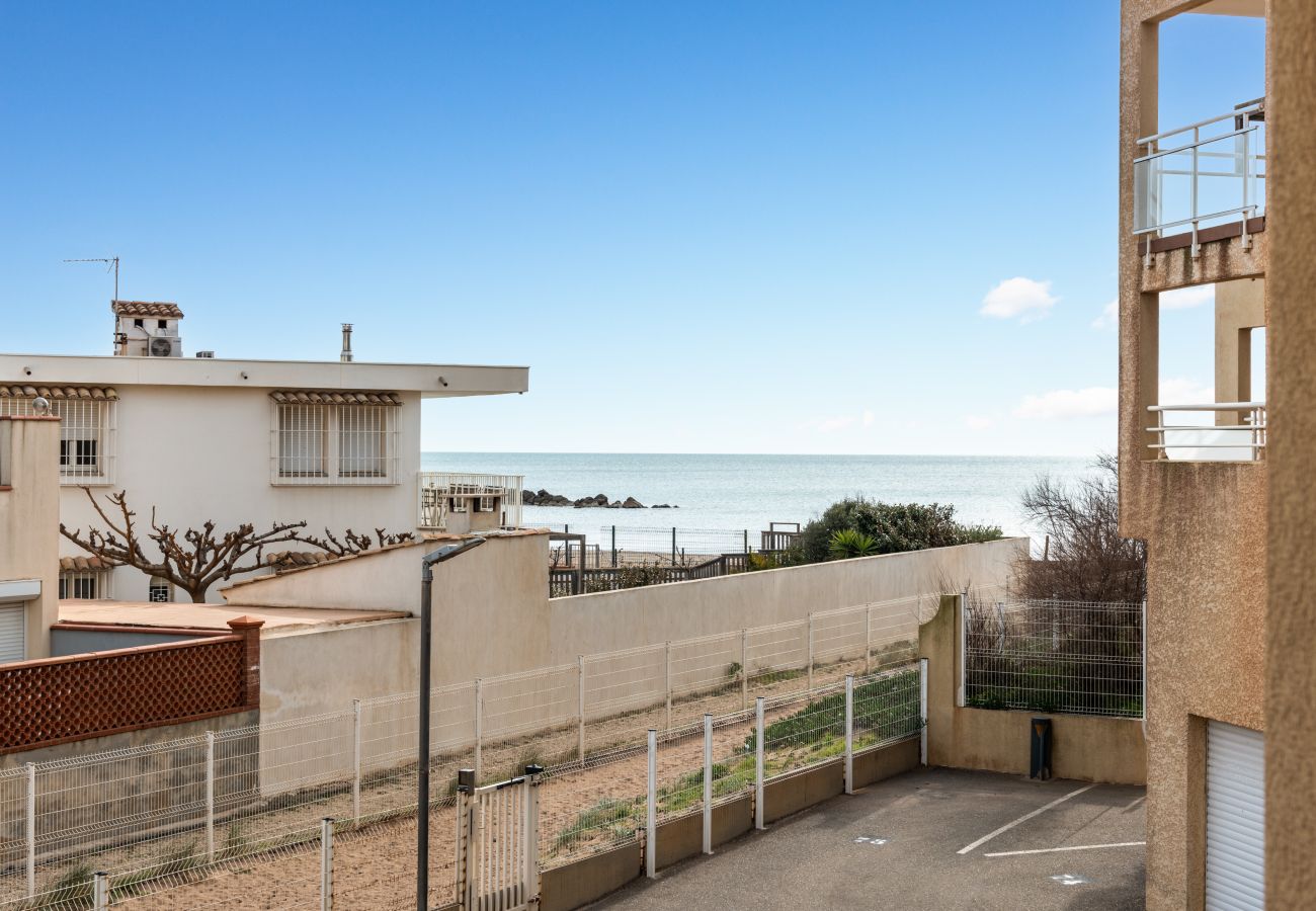 Apartment in Sérignan - apartment with sea view, sleeps 6, balcony