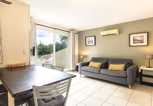 Terraced House in Sari-Solenzara - Cottage, sleeps 5, terrace, close to the sea