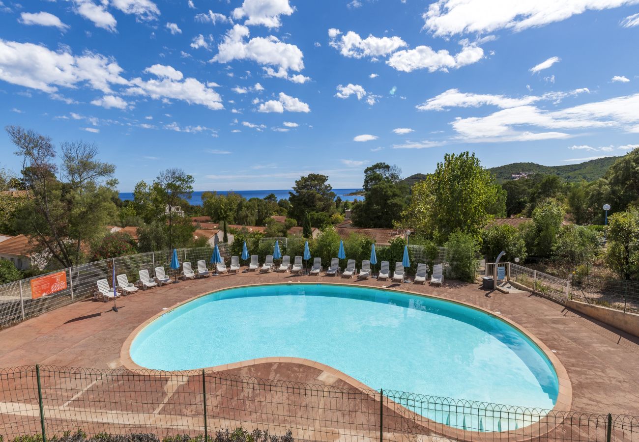 Terraced House in Sari-Solenzara - Cottage, sleeps 7, terrace, close to the sea