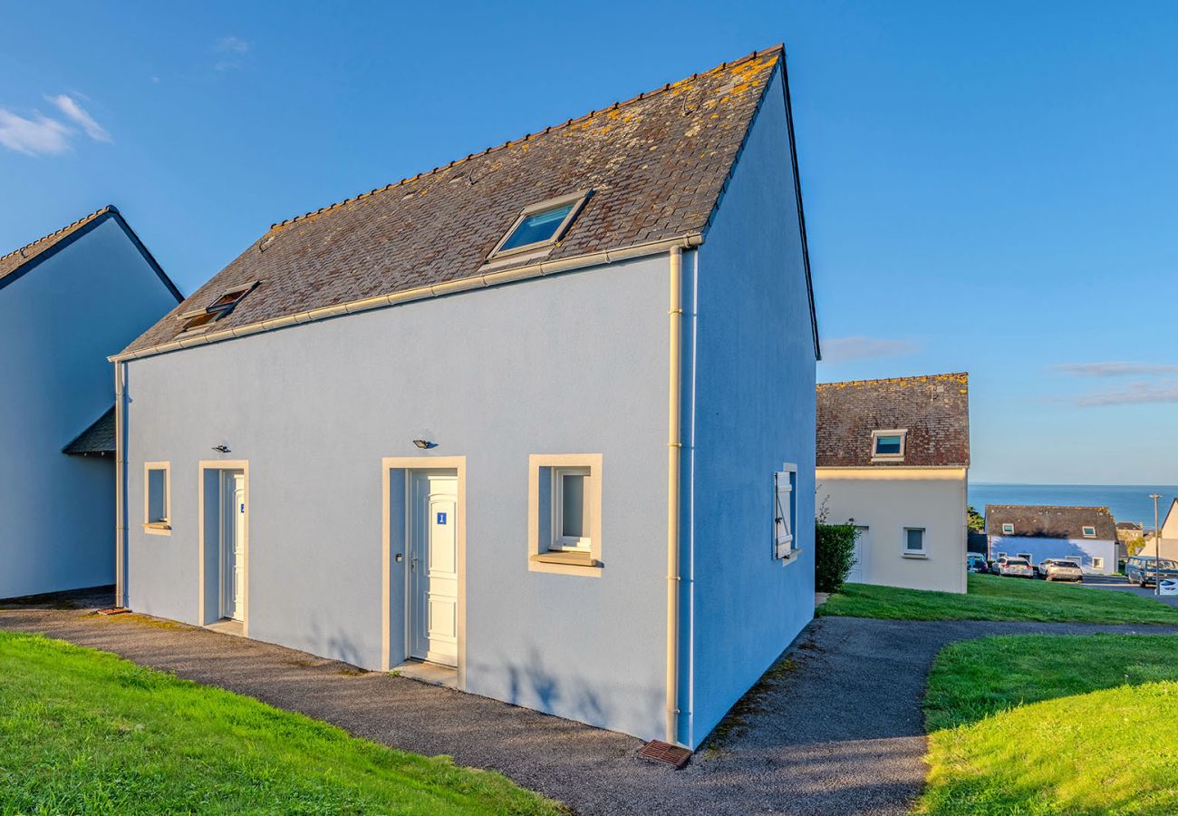 House in Saint-Nic - Charming home with a cozy outdoor space, ideal for 4 pers