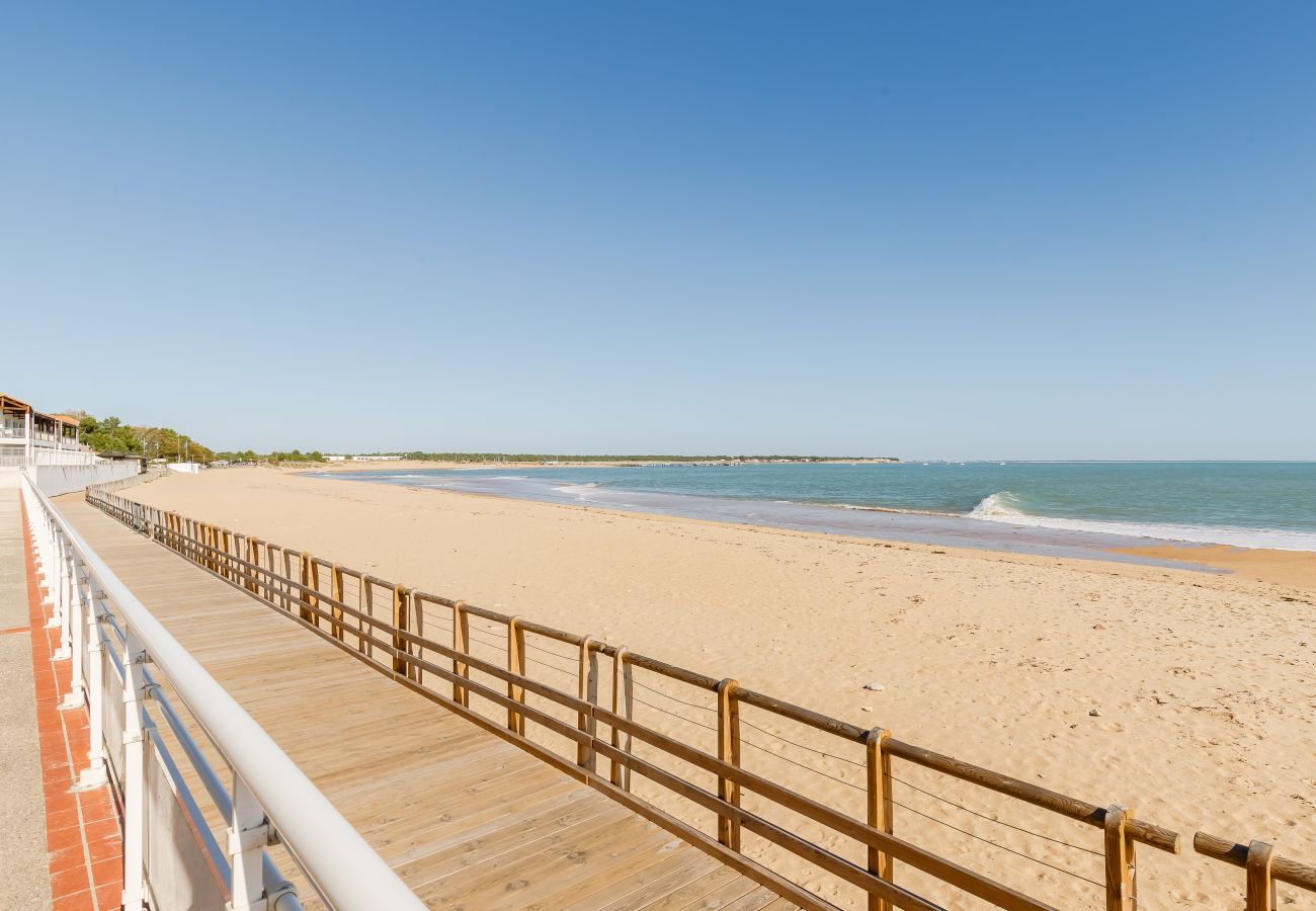 Apartment in La Tranche-sur-Mer - Nice Apt 5 pers near the beach with pool