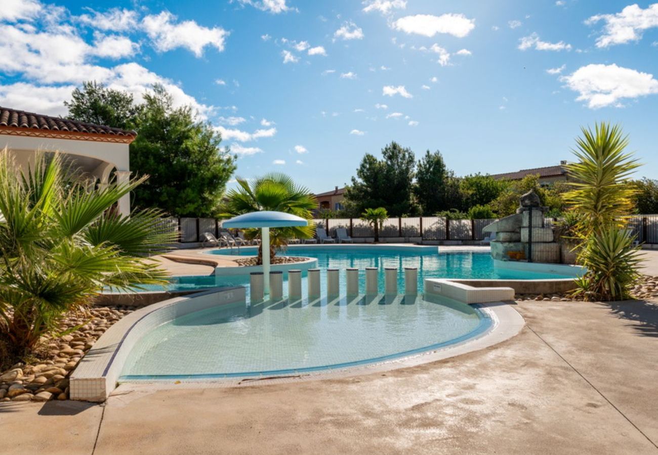 Villa in Homps - South-facing duplex villa, sleeps 6, with garden and swimming pool