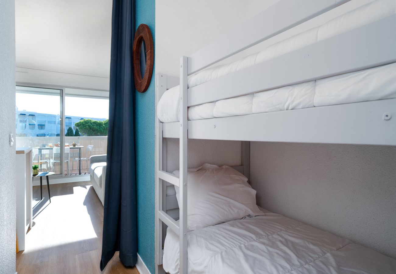 Studio in Le Grau-du-Roi - Renovated studio apartment, sleeps 4, balcony