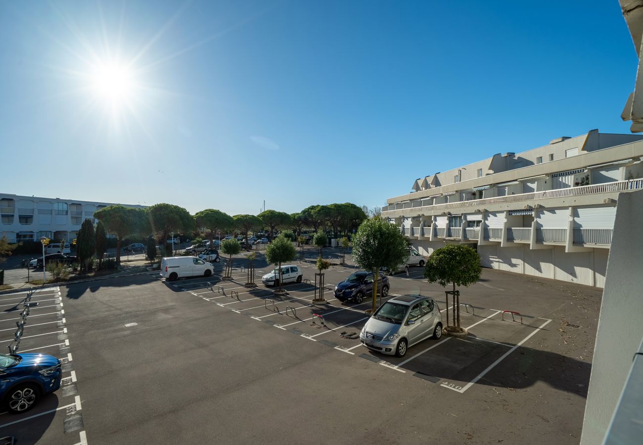 Studio in Le Grau-du-Roi - Renovated studio apartment, sleeps 4, balcony