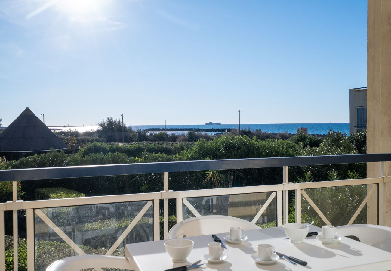 Apartment in Agde - Apartment with sea view, sleeps 8, terrace
