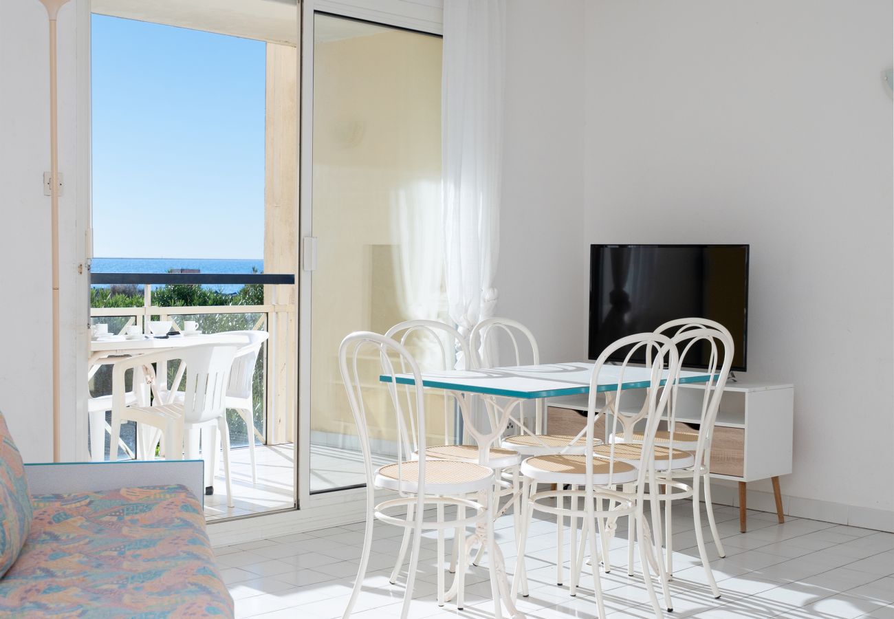 Apartment in Agde - Apartment with sea view, sleeps 8, terrace