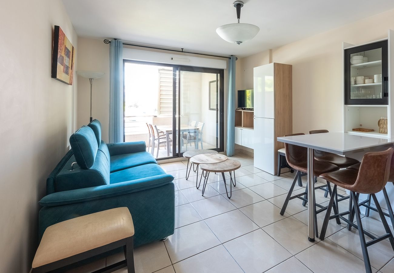 Apartment in Mandelieu-la-Napoule - Nice Apt for 4 pers Marina View