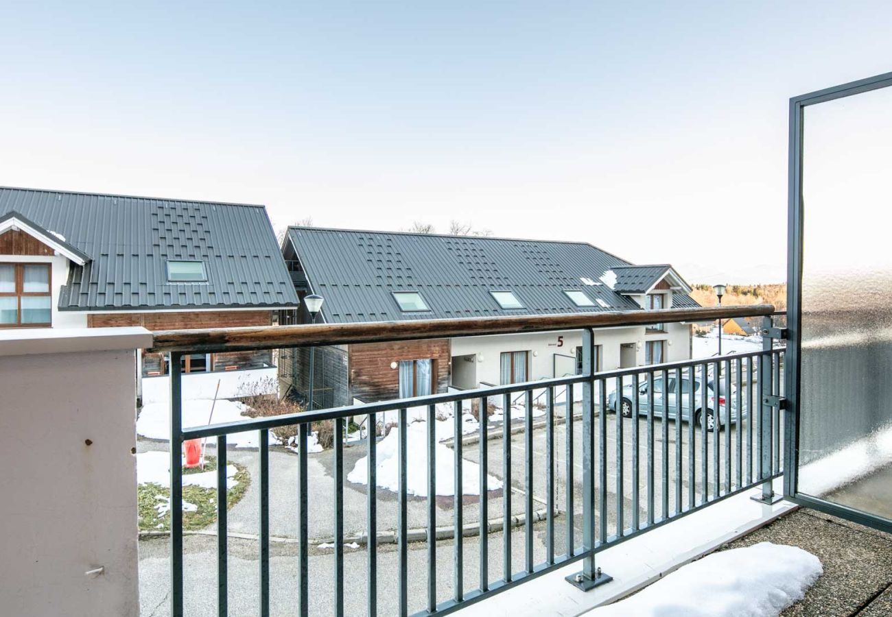 Apartment in Les Déserts - Beautiful apart for 6 pers close to the ski slopes 