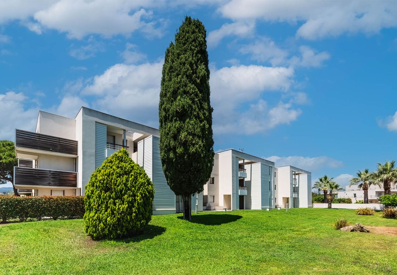 Apartment in Mandelieu-la-Napoule - Air-conditioned flat with a view of the marina