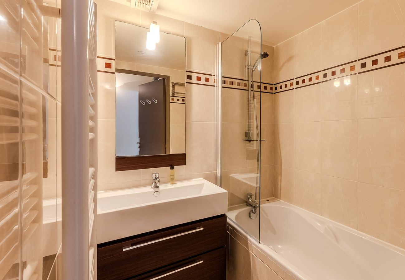 Apartment in Mandelieu-la-Napoule - Air-conditioned flat with a view of the marina