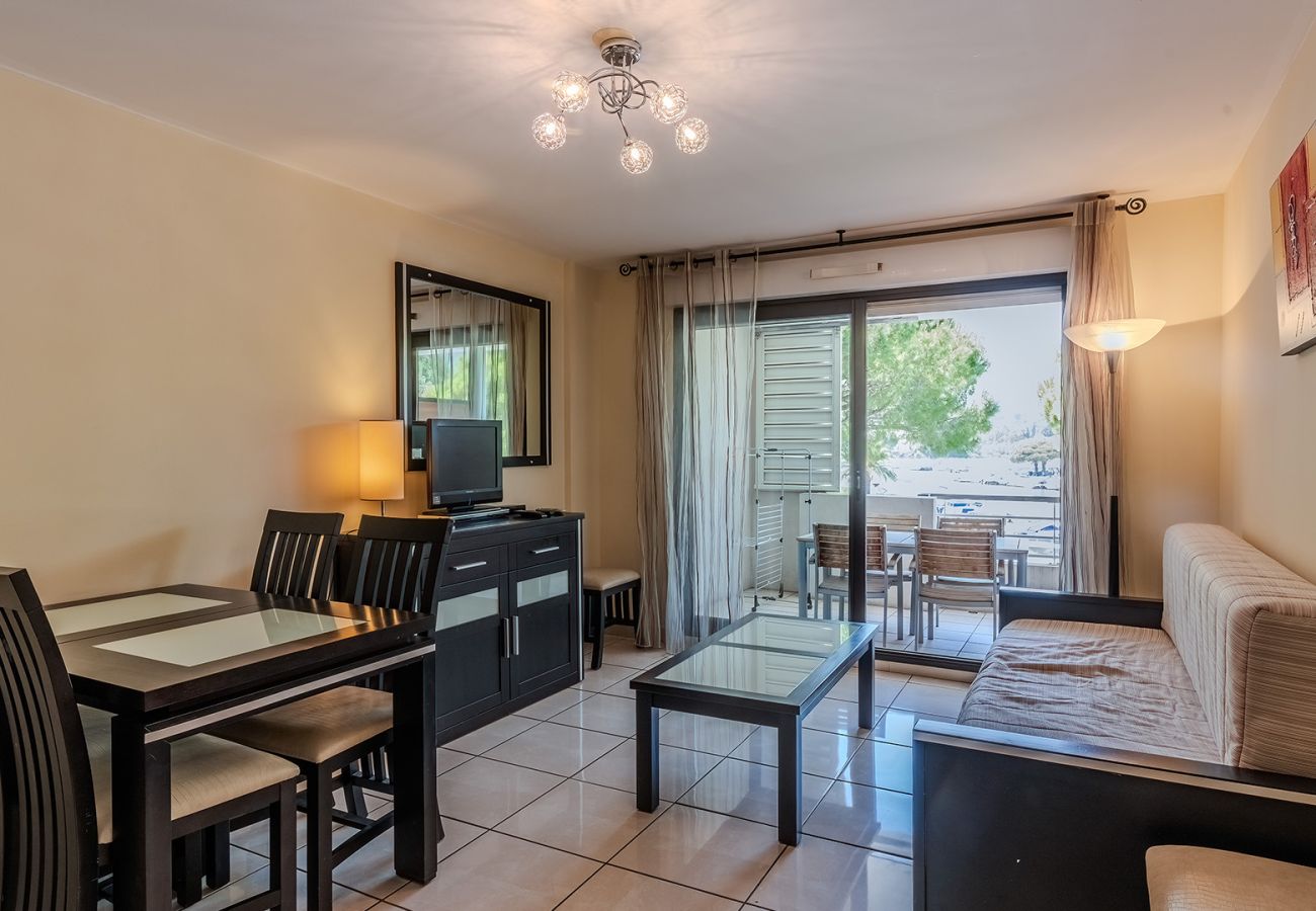 Apartment in Mandelieu-la-Napoule - Air-conditioned flat with a view of the marina