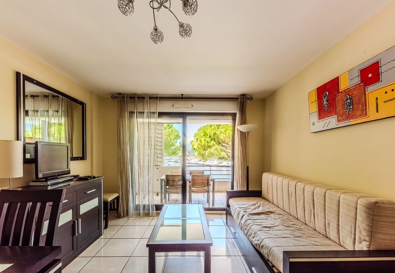 Apartment in Mandelieu-la-Napoule - Air-conditioned flat with a view of the marina