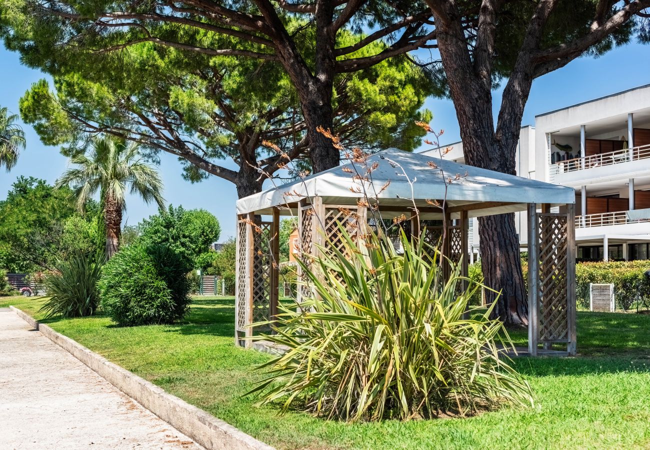 Apartment in Mandelieu-la-Napoule - Apartment with sea view, sleeps 4, balcony