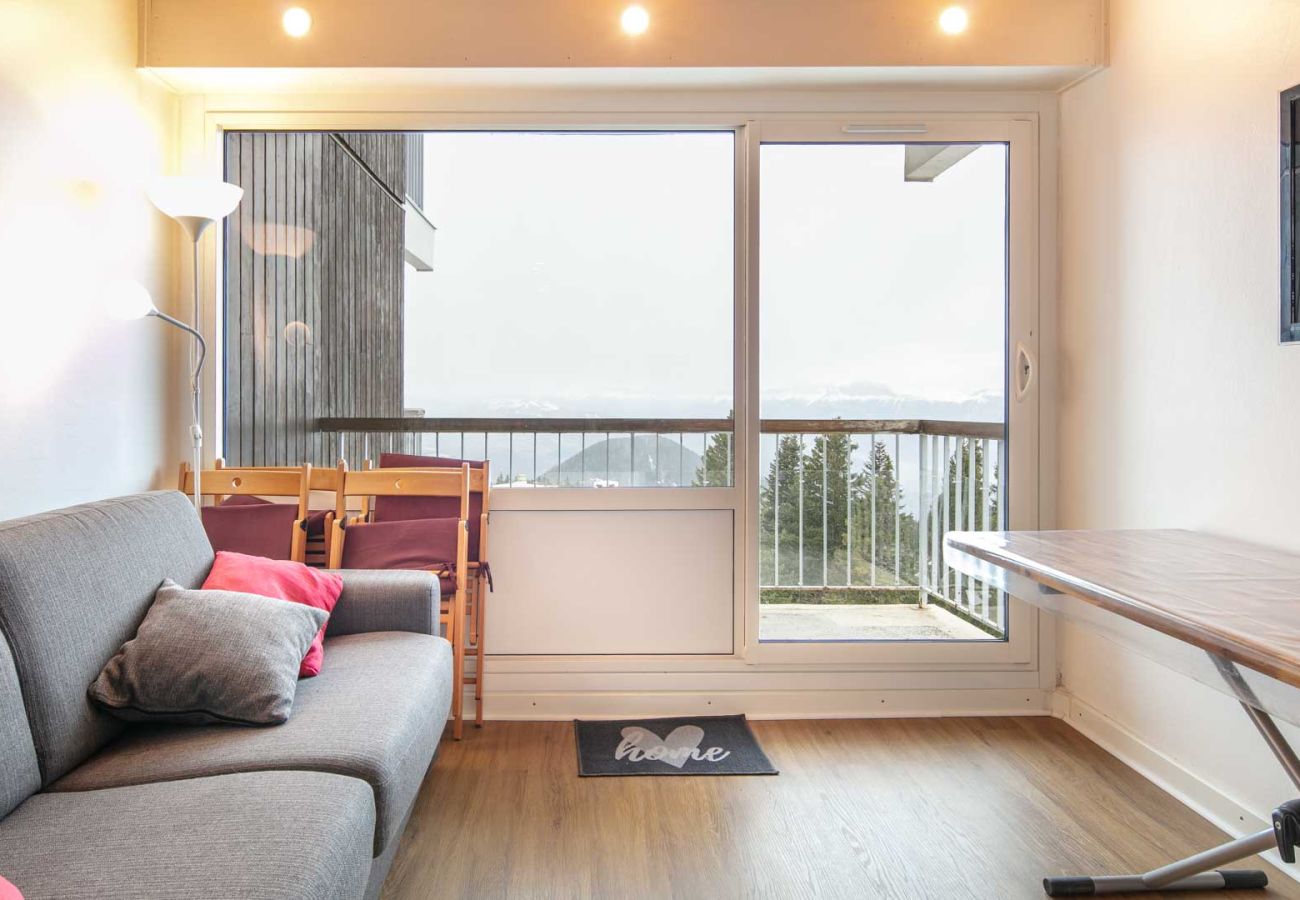Apartment in Chamrousse - Nice Apt for 4 pers near the slopes
