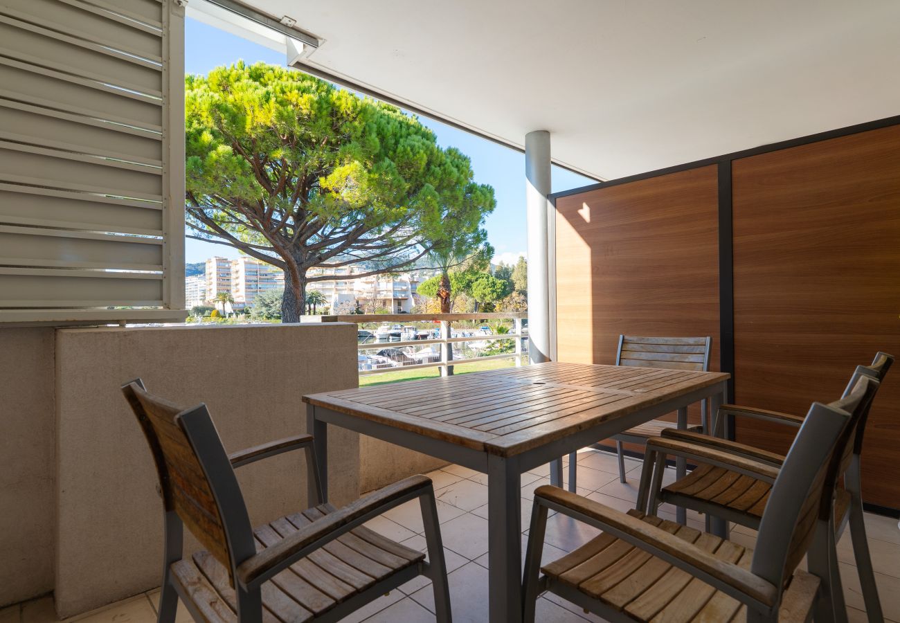 Apartment in Mandelieu-la-Napoule - Air-conditioned flat overlooking the marina