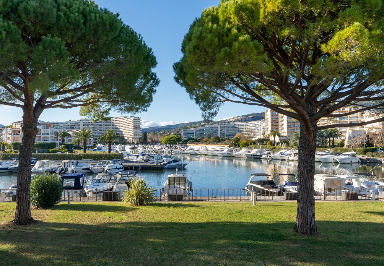 Apartment in Mandelieu-la-Napoule - Air-conditioned flat overlooking the marina