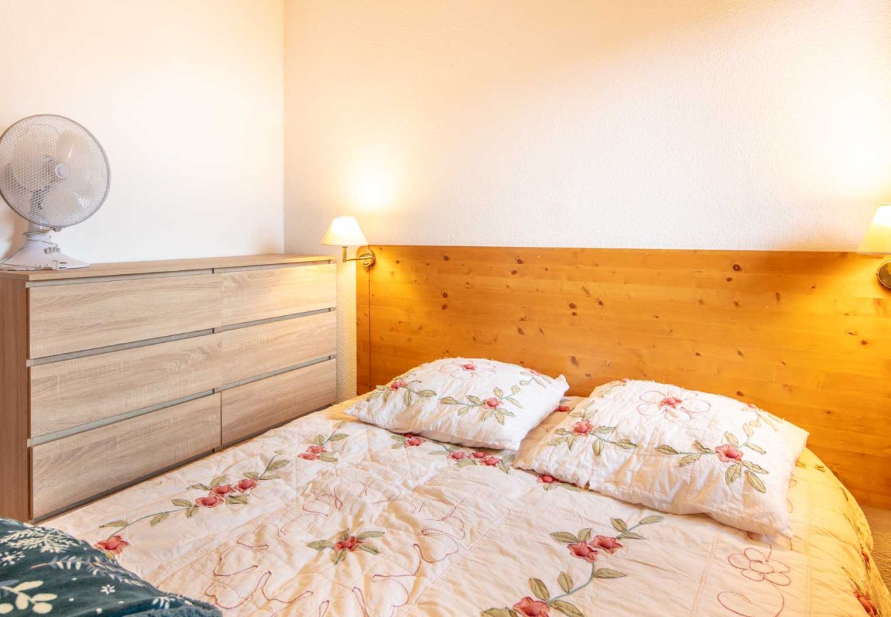 Apartment in Saint-Sorlin-d´Arves - Bright Apartment for 6 - Balcony - Parking - Swimming Pool