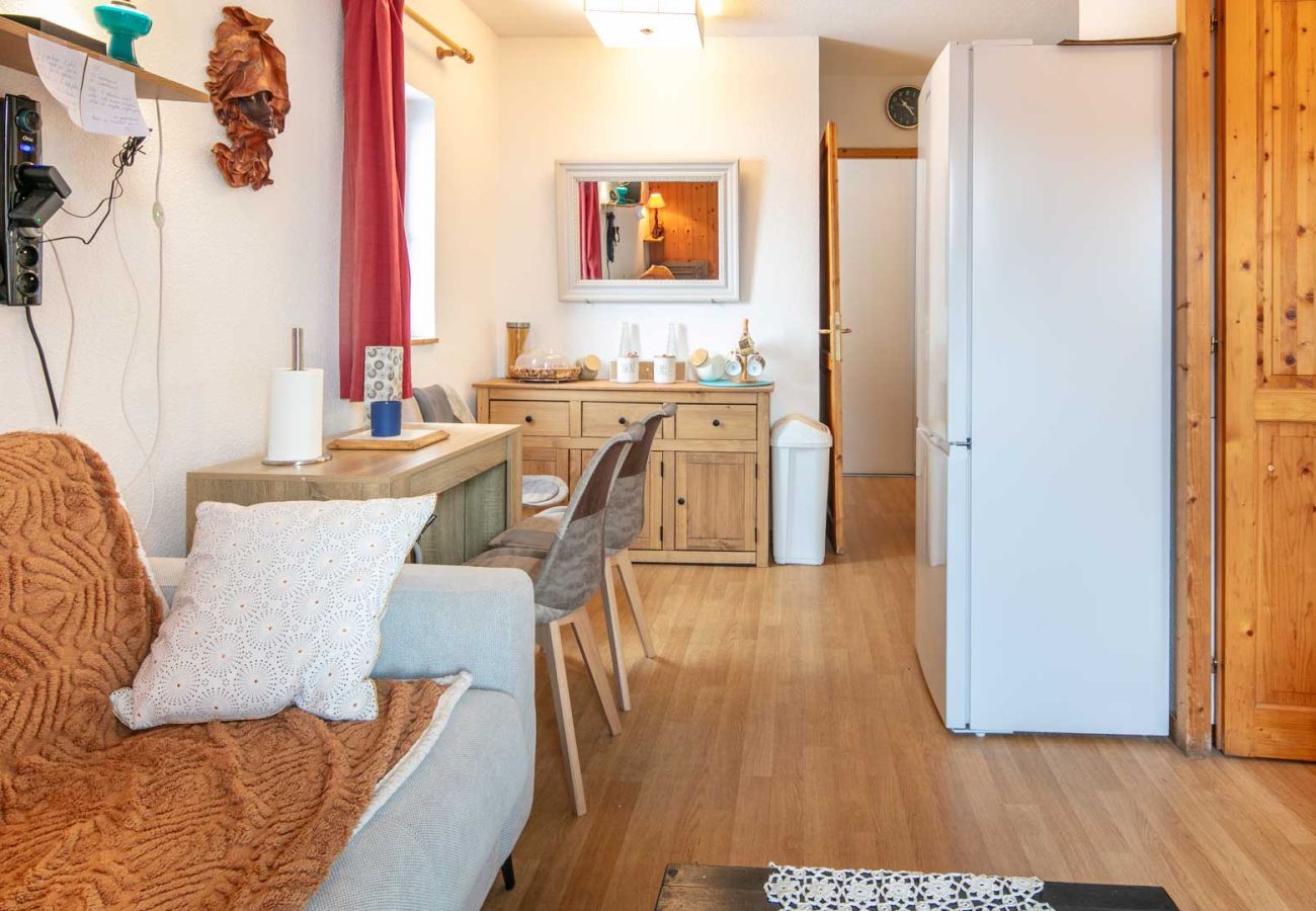 Apartment in Saint-Sorlin-d´Arves - Bright Apartment for 6 - Balcony - Parking - Swimming Pool