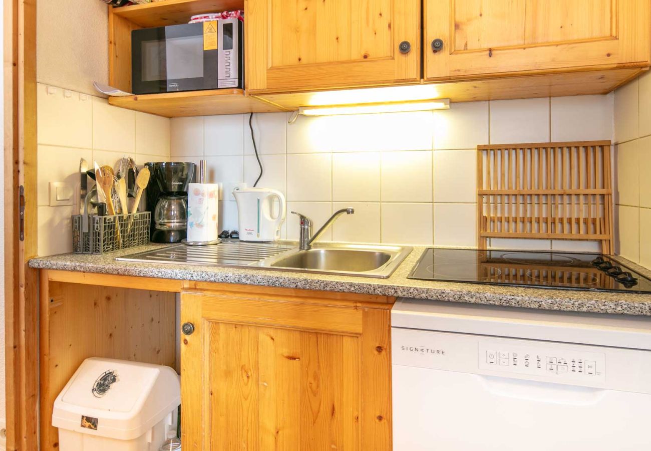Apartment in Saint-Sorlin-d´Arves - Bright Apartment for 6 - Balcony - Parking - Swimming Pool