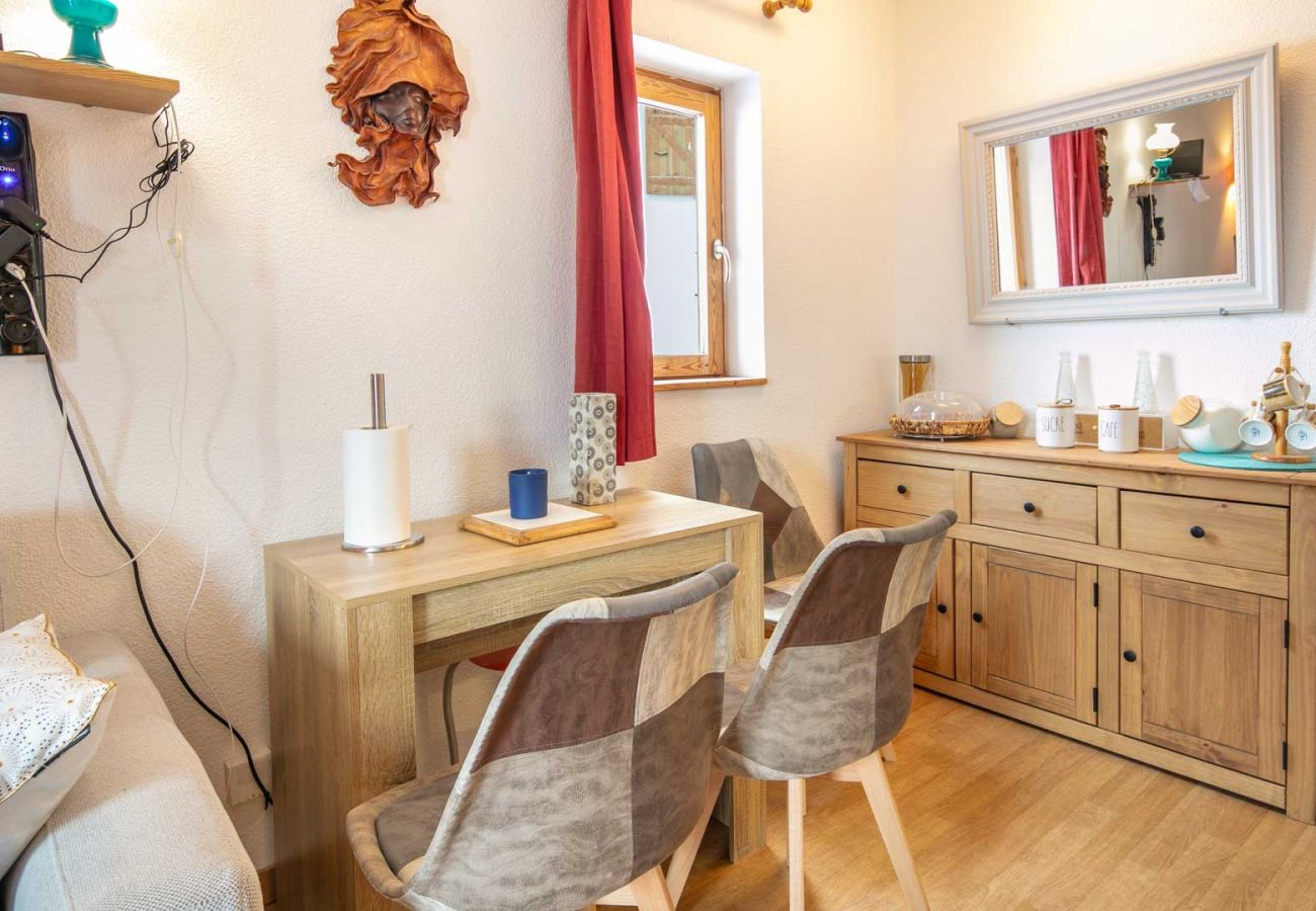 Apartment in Saint-Sorlin-d´Arves - Bright Apartment for 6 - Balcony - Parking - Swimming Pool