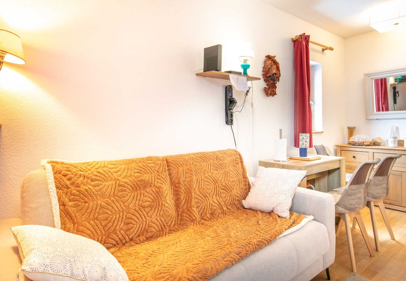 Apartment in Saint-Sorlin-d´Arves - Bright Apartment for 6 - Balcony - Parking - Swimming Pool