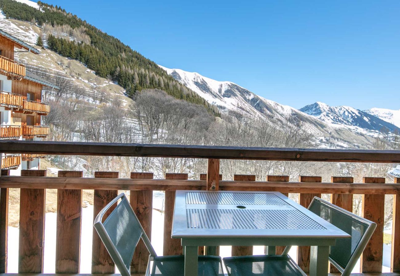 Apartment in Saint-Sorlin-d´Arves - Large Family Apartment - Mountain View - Sleeps 7/8