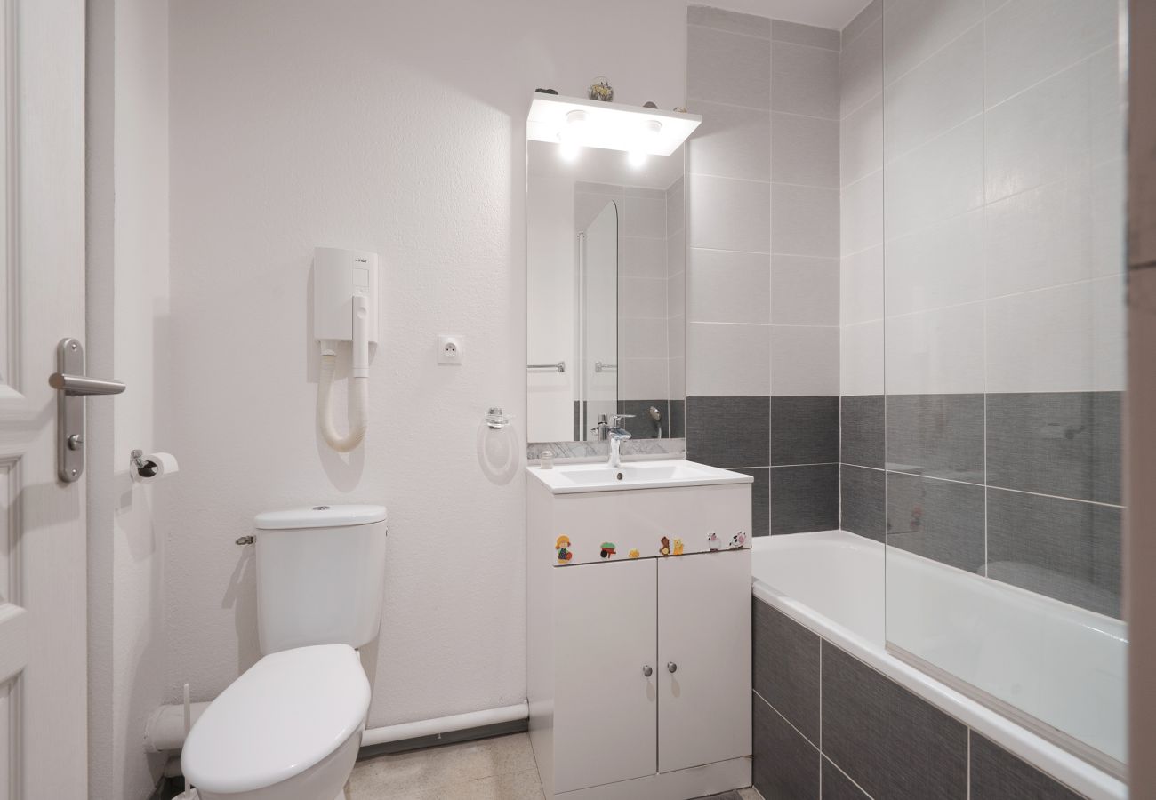 Studio in Agde - Charming Studio - Sleeps 3 