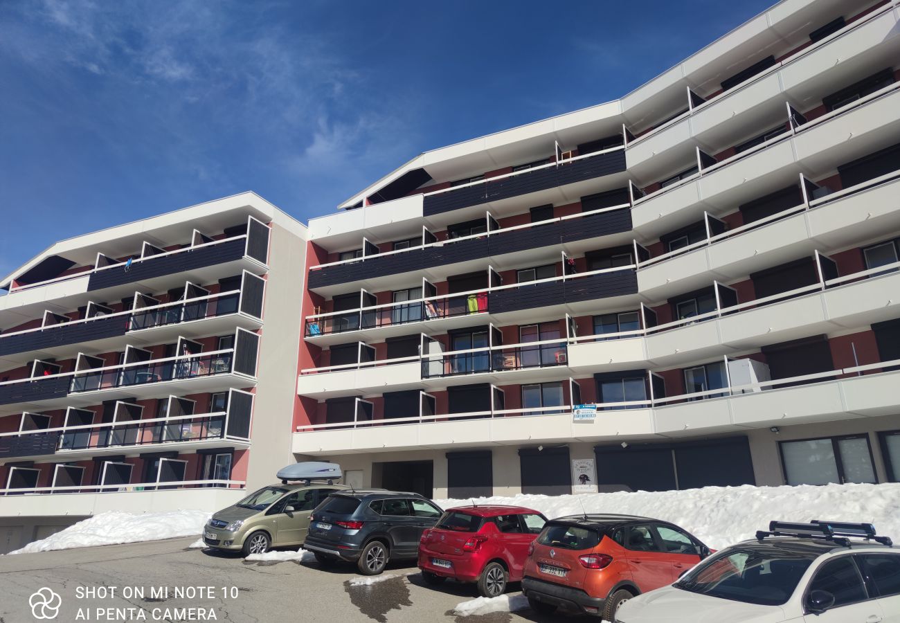 Studio in Chamrousse - Nice studio apartment in the mountains - sleeps 5 - balcony