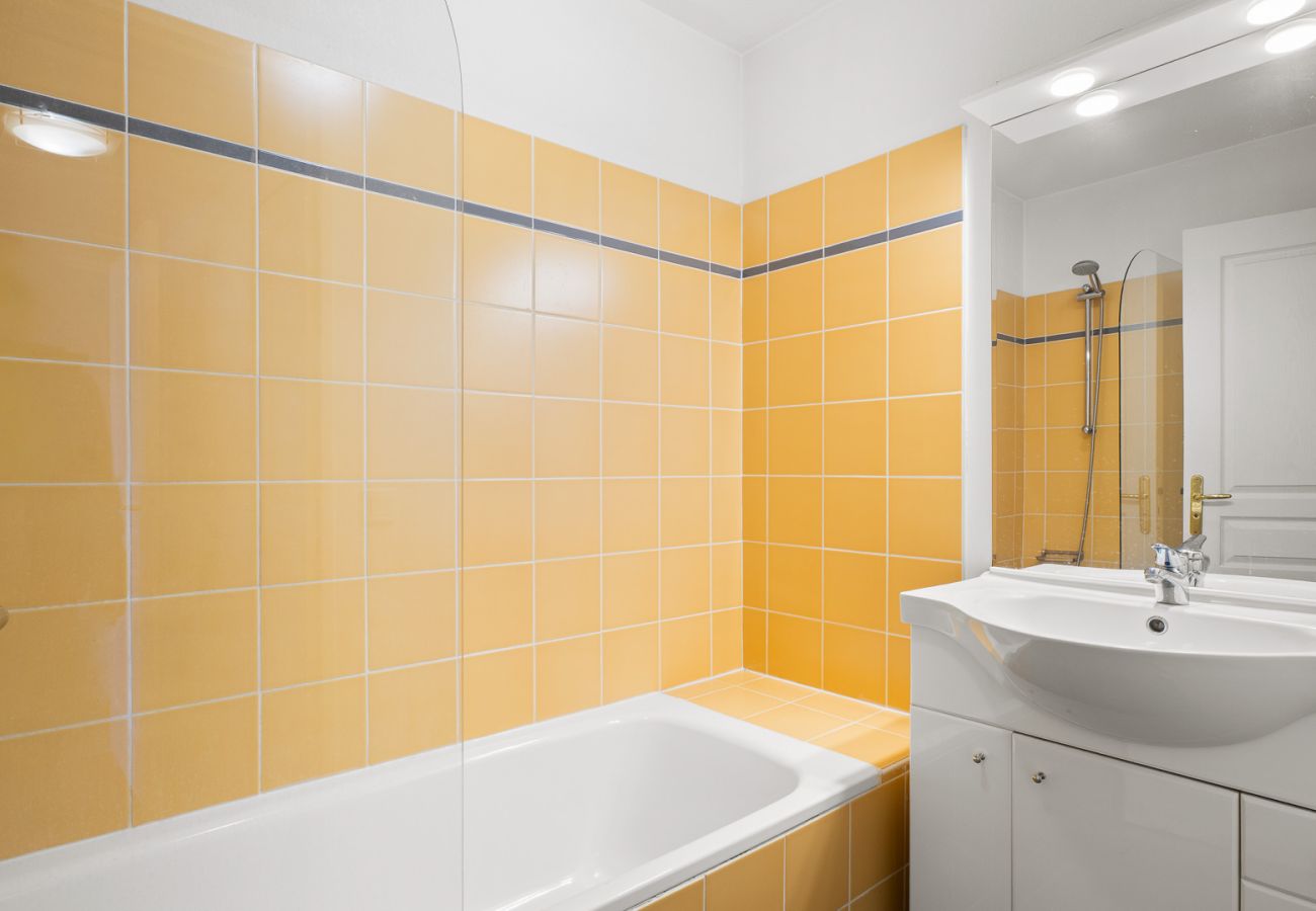 Apartment in Grasse - Flat with a magnificent view from the balcony, and a swimming pool