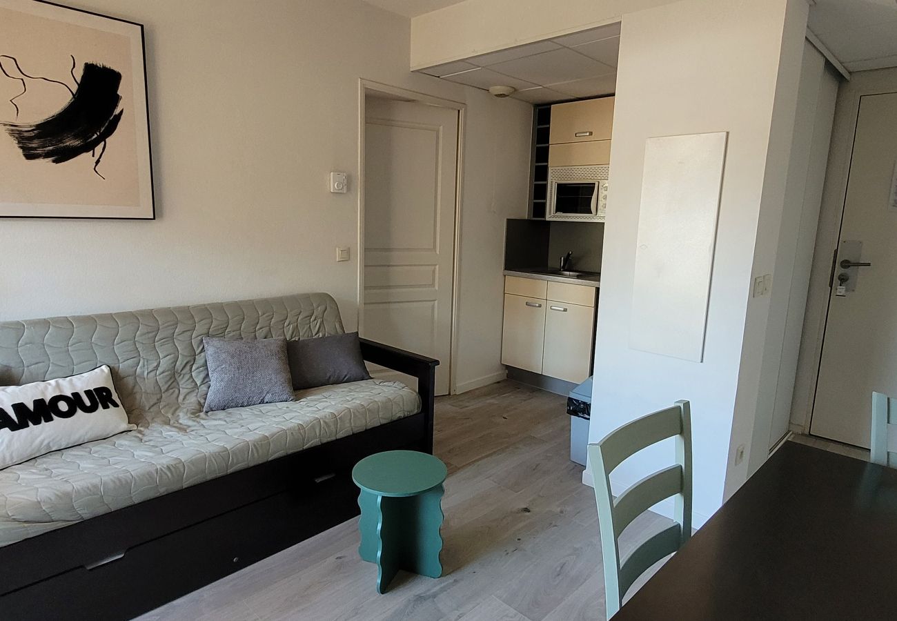 Apartment in Grasse - Flat with a magnificent view from the balcony, and a swimming pool