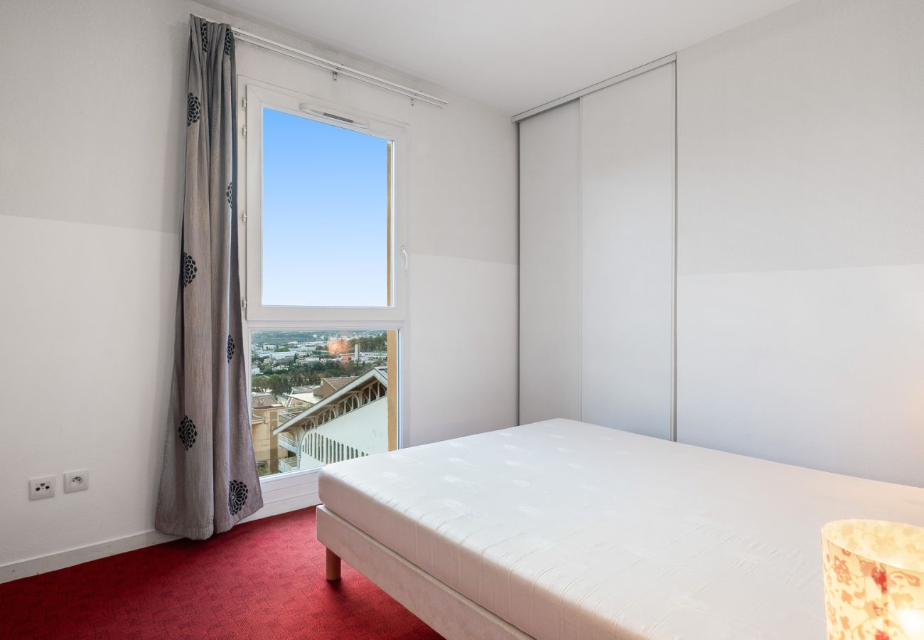 Apartment in Grasse - Apartment with a pool and balcony in Grasse