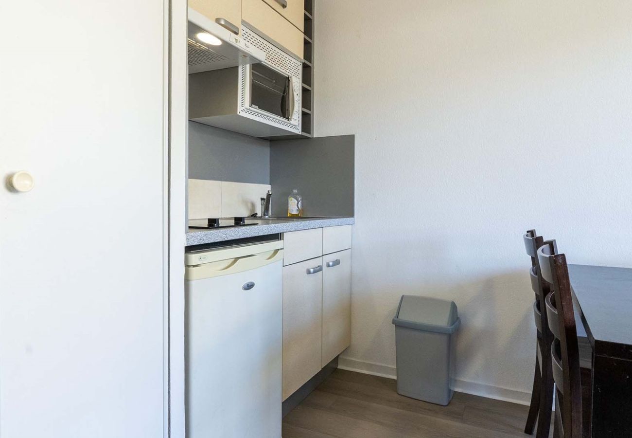 Apartment in Grasse - Flat with a balcony, mountain views and a swimming pool