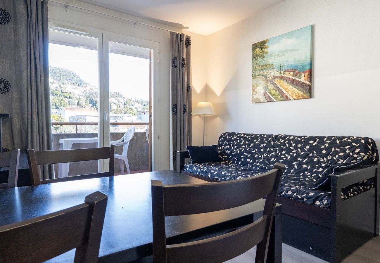 Apartment in Grasse - Flat with a balcony, mountain views and a swimming pool