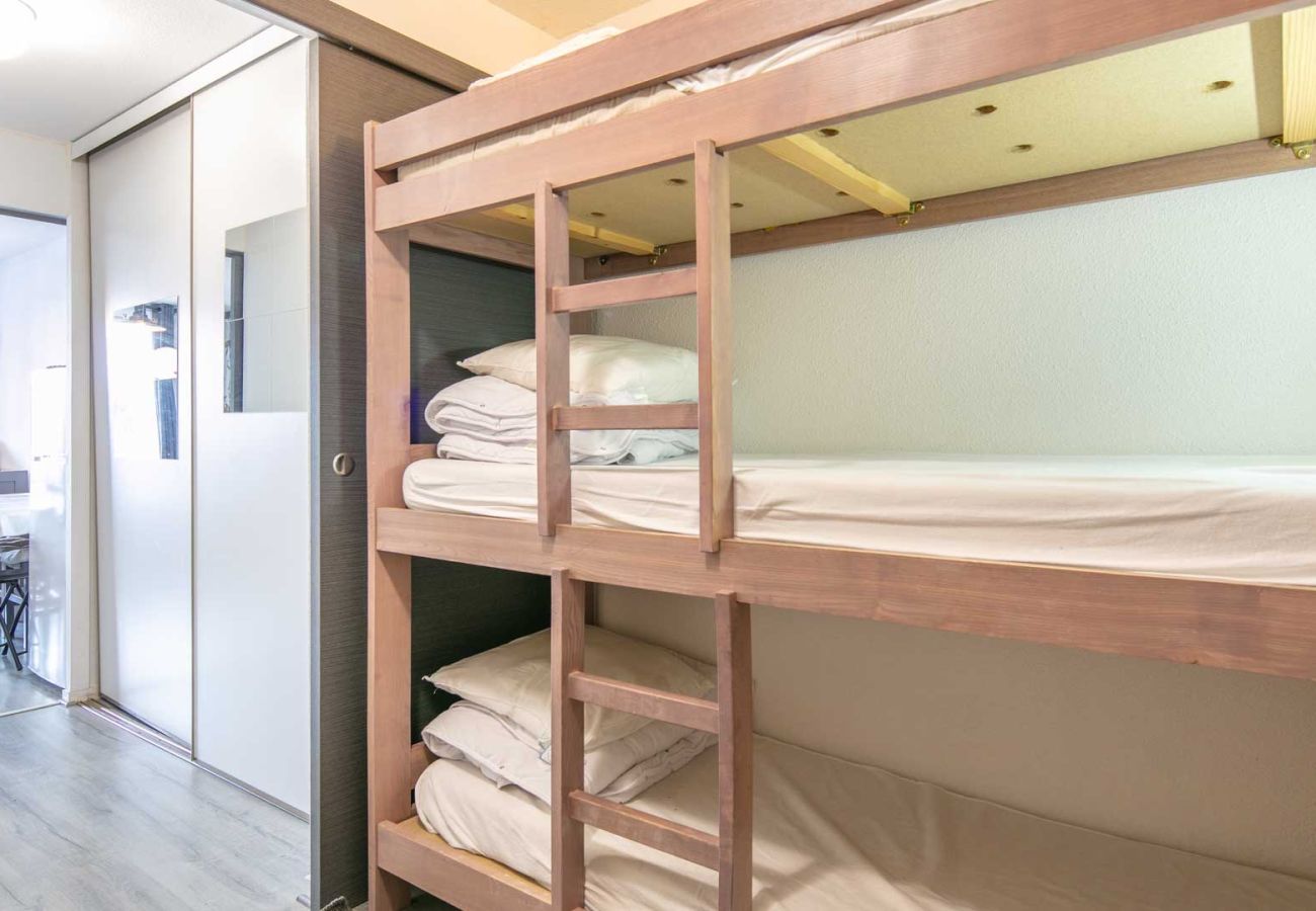 Studio in Chamrousse - Charming studio apartment, sleeps 6-7, mountain view