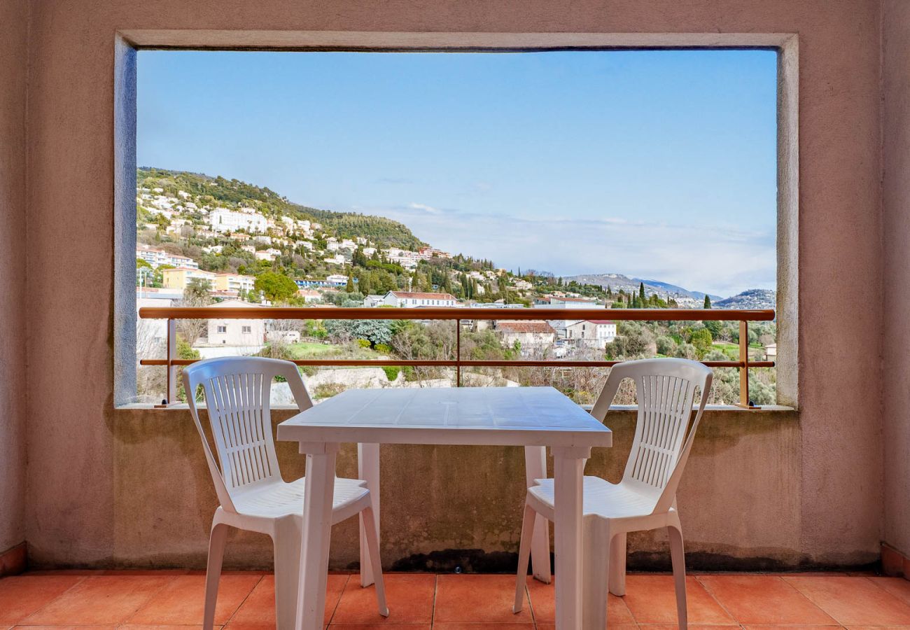 Apartment in Grasse - Flat with a balcony offering views of the mountains and the swimming pool