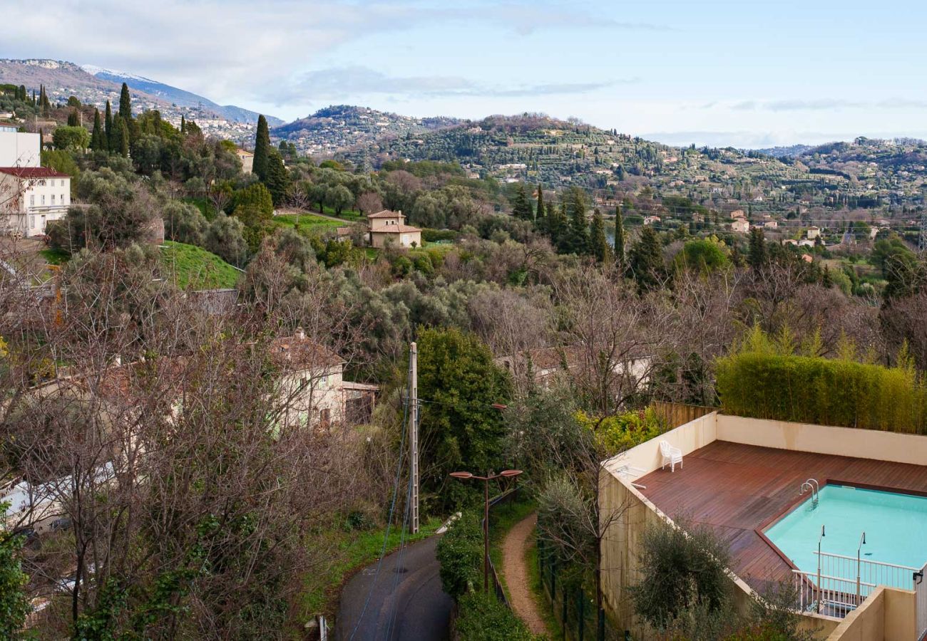 Apartment in Grasse - Flat with a balcony offering views of the mountains and the swimming pool