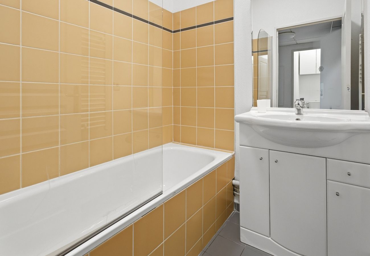 Apartment in Grasse - Air-conditioned, refurbished flat for 4 people with a balcony