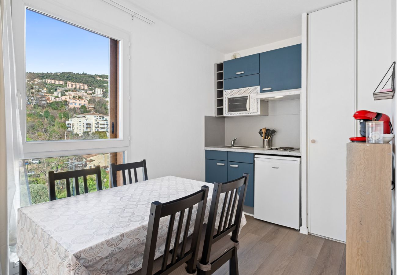 Apartment in Grasse - Charming apartment for 4 people with air conditioning and a balcony