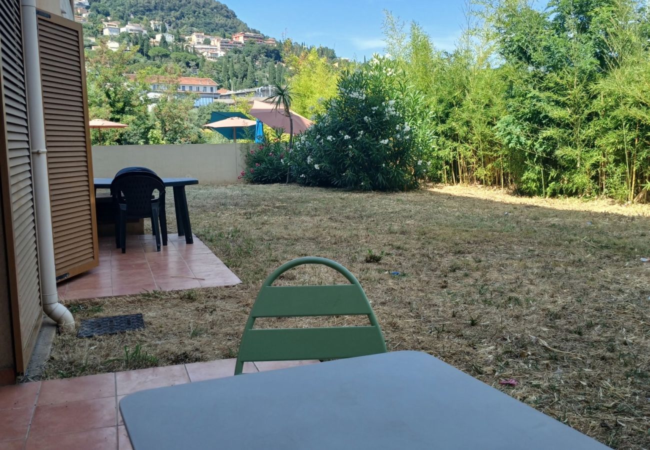 Apartment in Grasse - Bright apartment for 4 people, with a garden