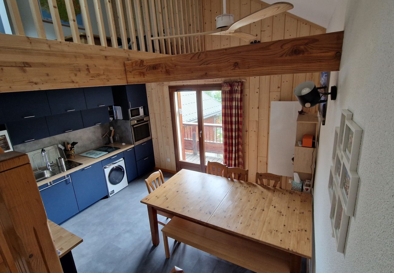 Apartment in Saint-Sorlin-d´Arves - Charming apartment for 8 people, with a balcony and mountain views
