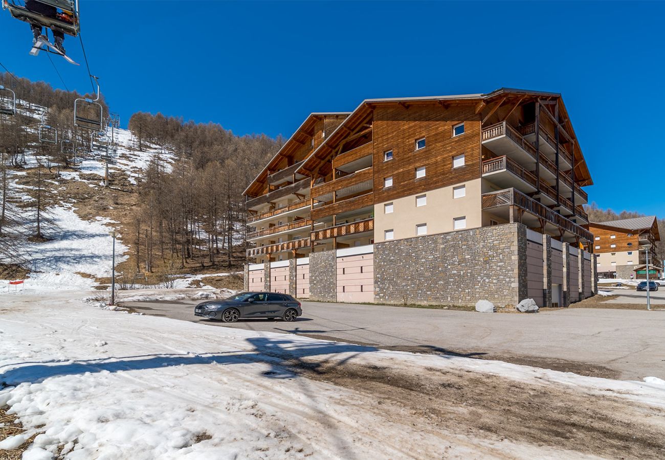 Apartment in Allos - Spacious Family Duplex Apartment - Right on the slopes - Sleeps 9