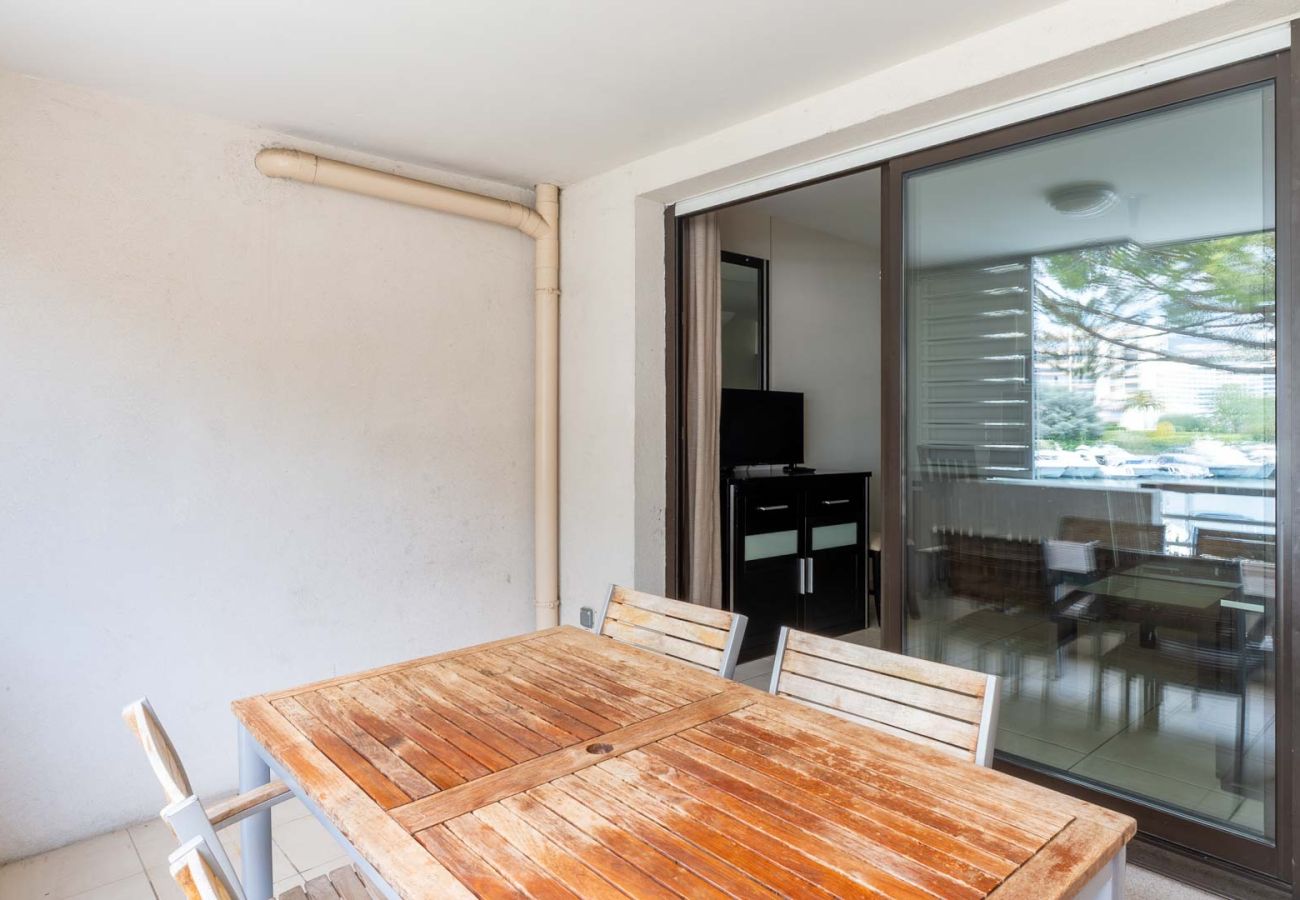 Apartment in Mandelieu-la-Napoule - Beautiful apartment, balcony with harbor view, sleeps 4