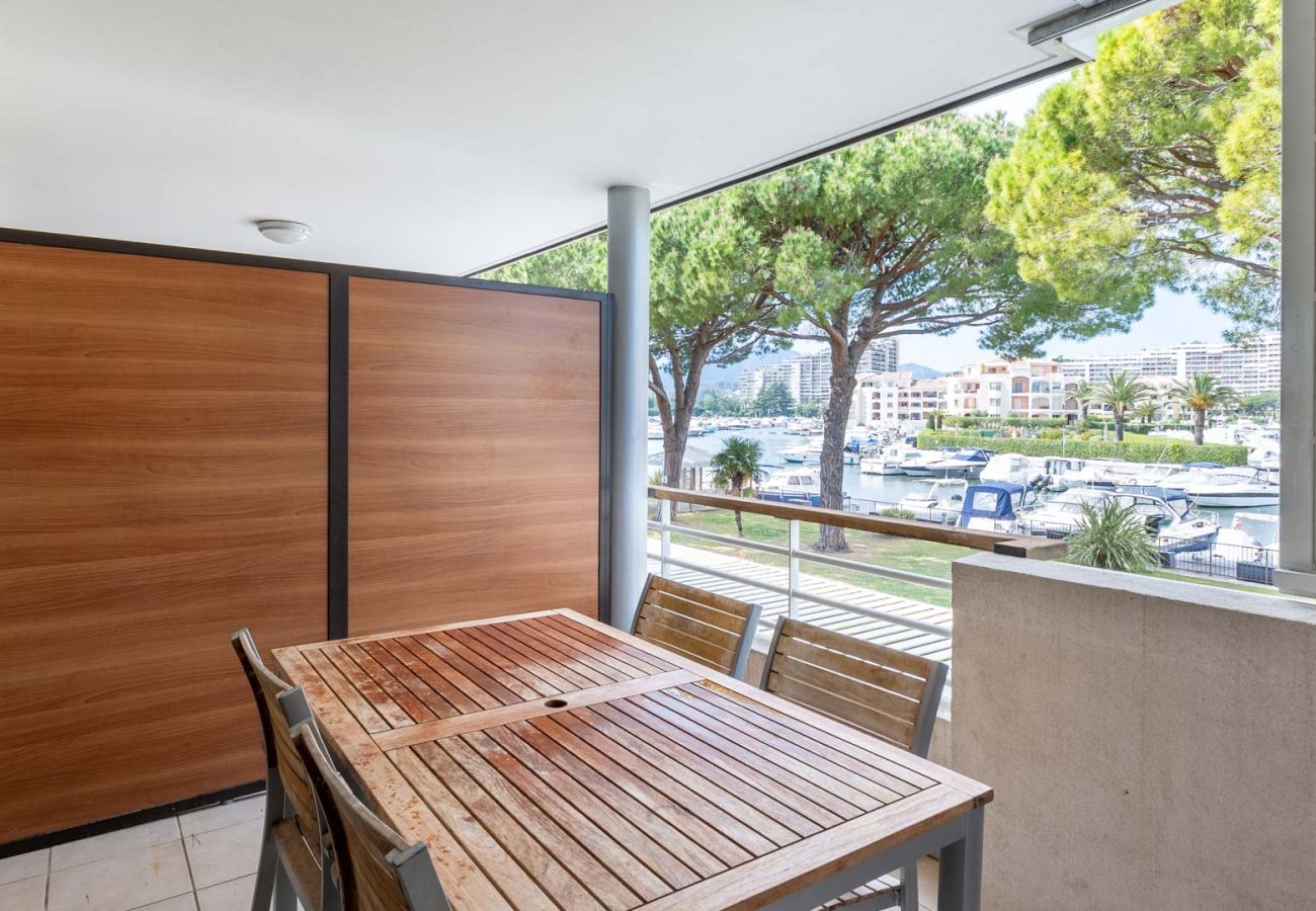 Apartment in Mandelieu-la-Napoule - Beautiful apartment, balcony with harbor view, sleeps 4