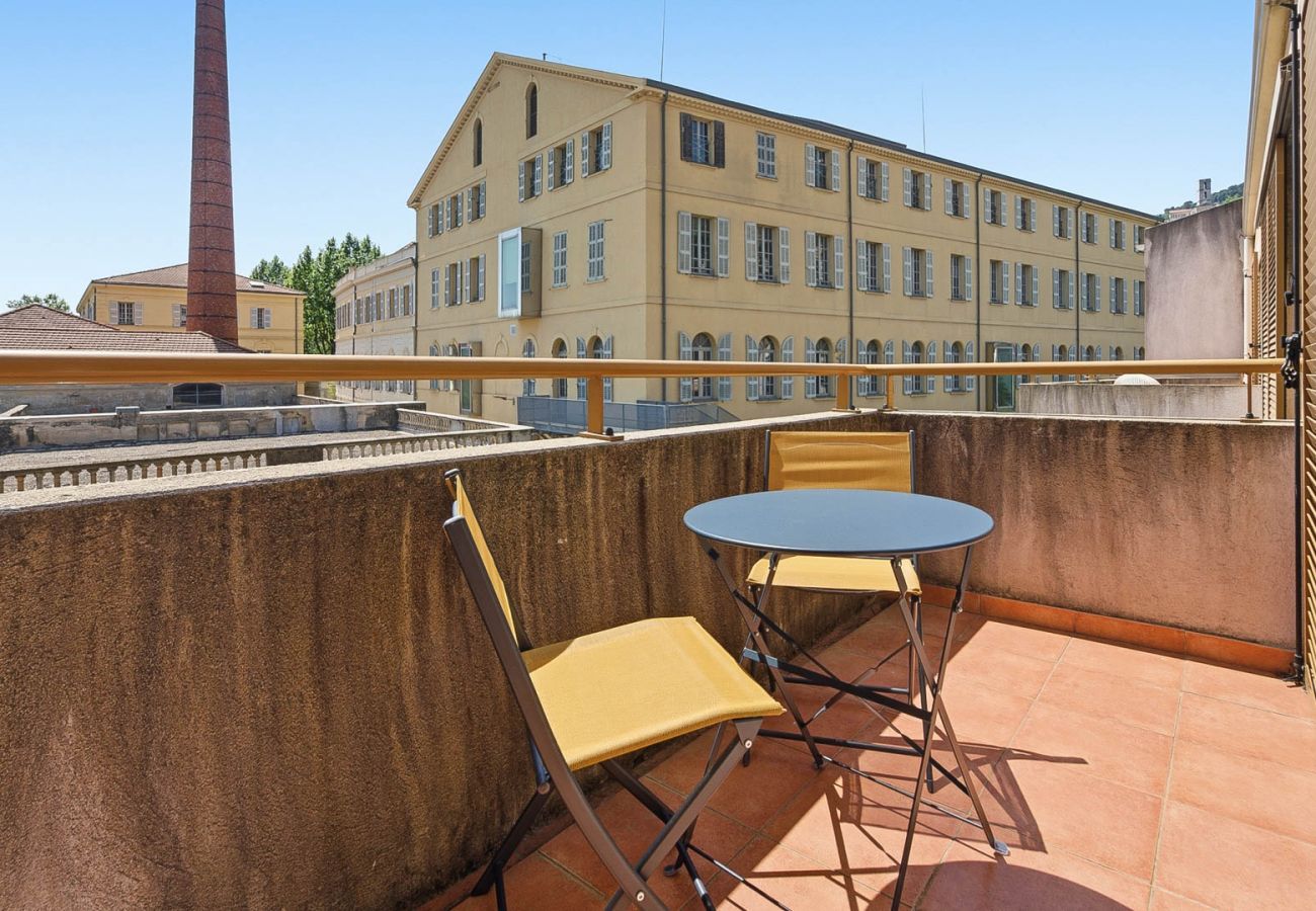 Apartment in Grasse - Renovated flat, swimming pool & balcony