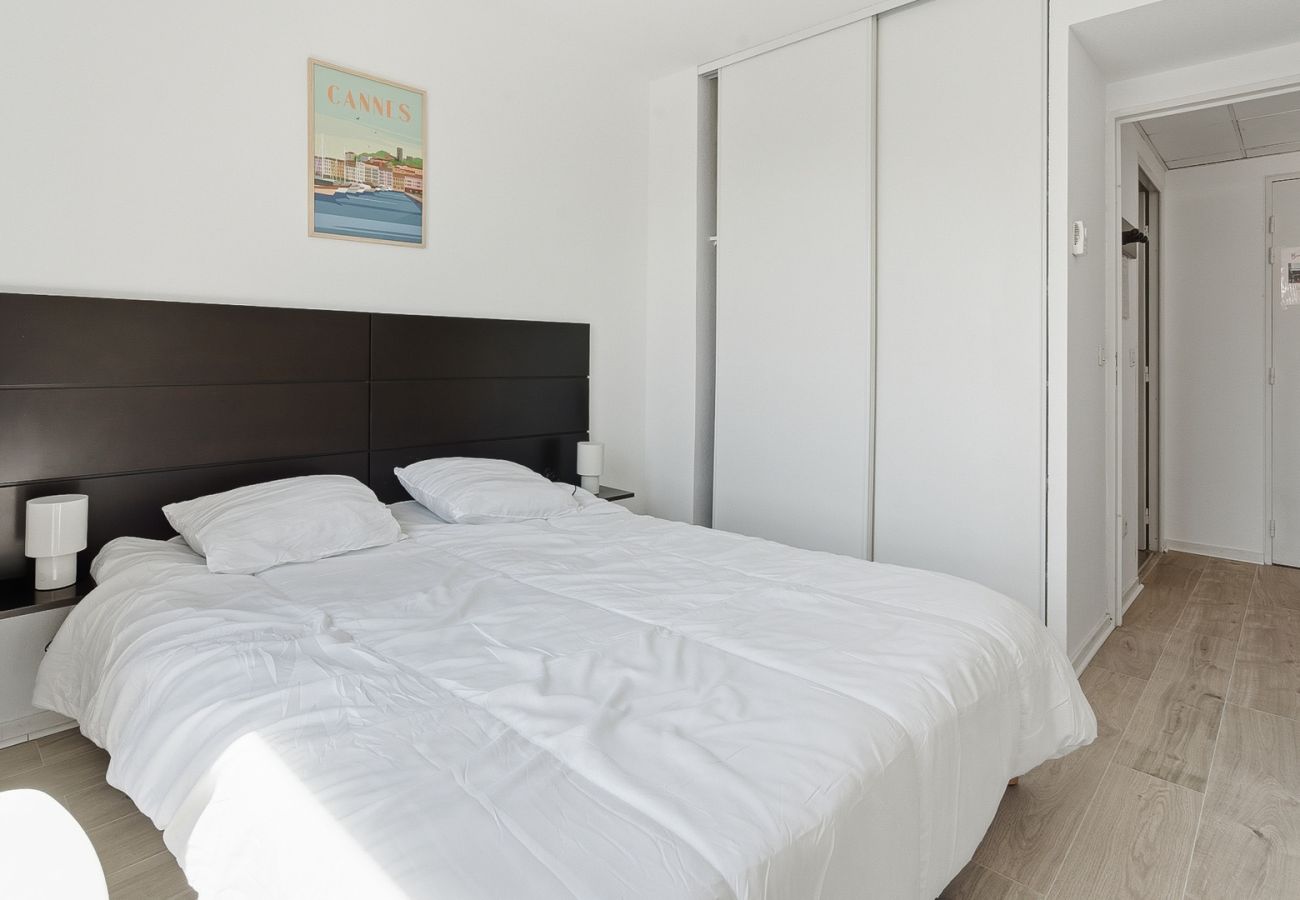 Apartment in Grasse - Renovated flat, swimming pool & balcony