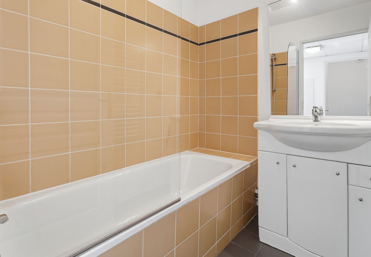 Apartment in Grasse - Renovated flat, swimming pool & balcony